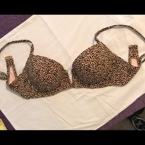 Animal print padded bikini top.